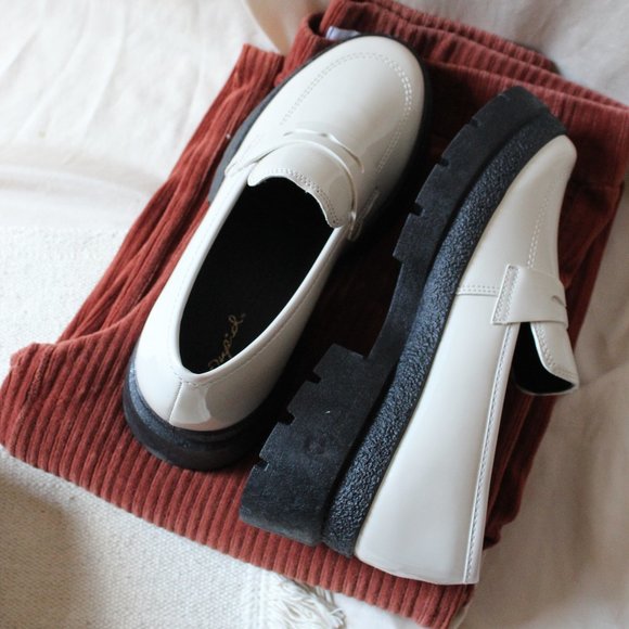 🆕️Holiday Collection// Stone Gloss finish Loafer - Picture 4 of 9